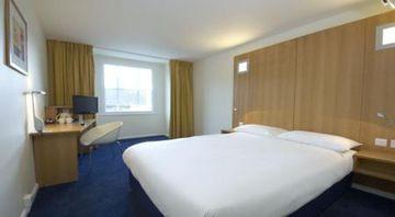 Ramada Encore Йорк Экстерьер фото