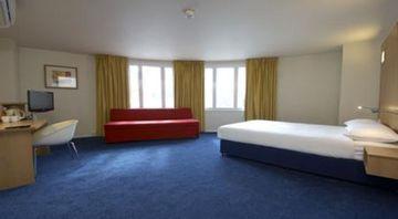 Ramada Encore Йорк Экстерьер фото