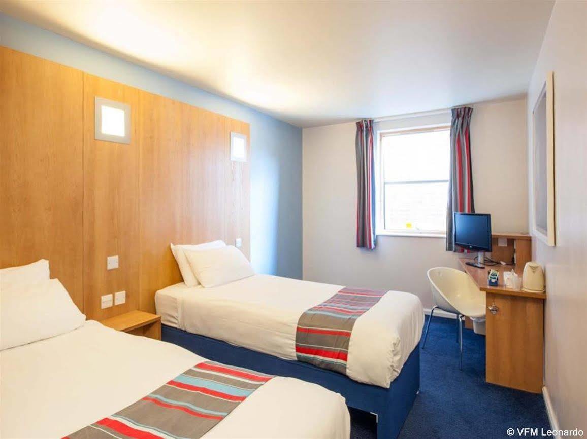 Ramada Encore Йорк Экстерьер фото