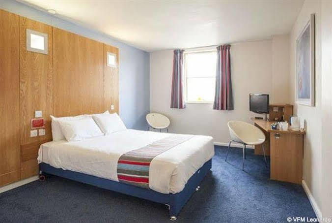 Ramada Encore Йорк Экстерьер фото