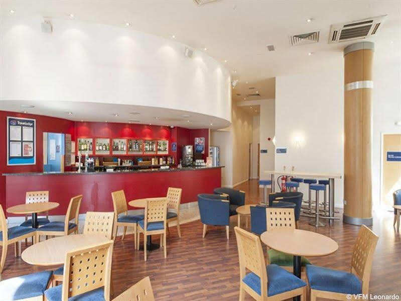 Ramada Encore Йорк Экстерьер фото